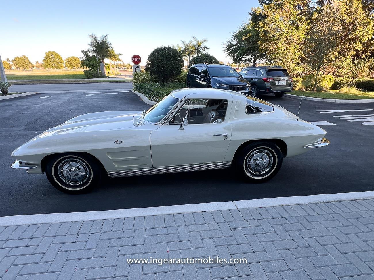 Chevrolet-Corvette-1963-coupe-13