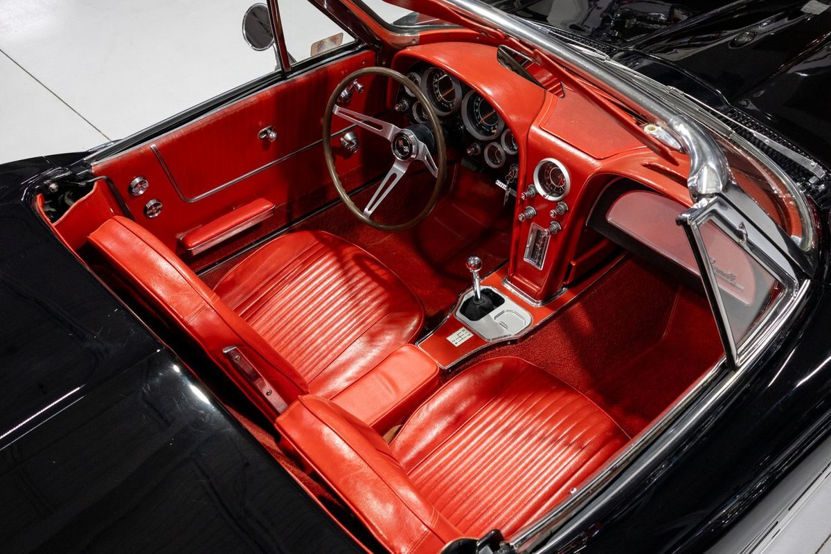 Chevrolet-Corvette-1964-Convertible-1