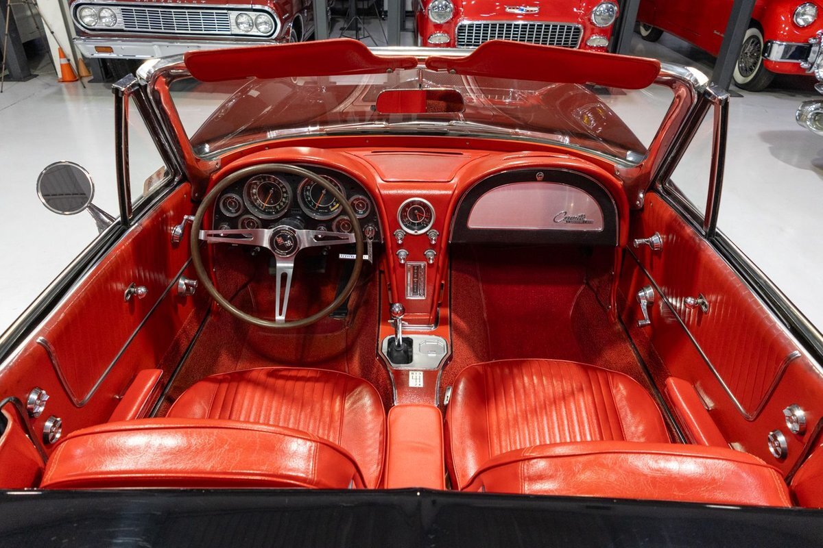 Chevrolet-Corvette-1964-Convertible-2