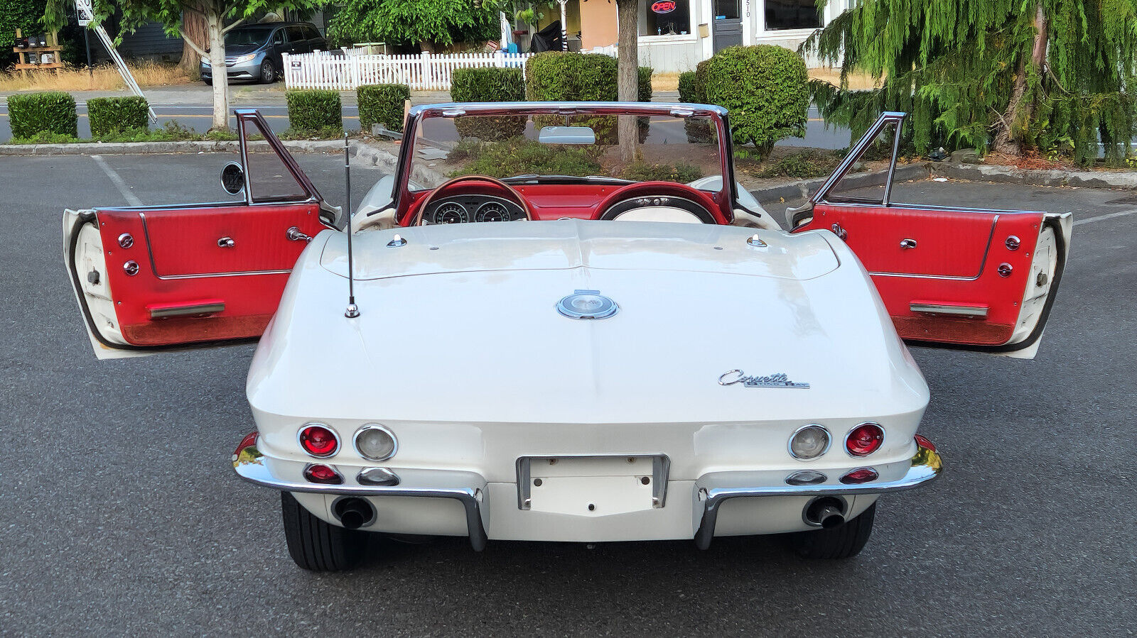 Chevrolet-Corvette-1964-Convertible-3