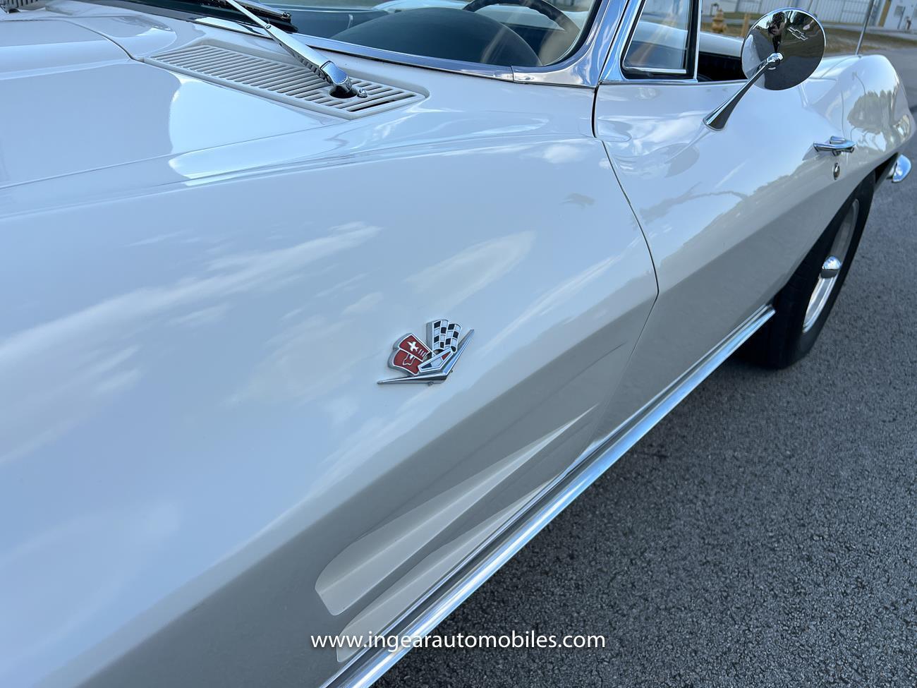 Chevrolet-Corvette-1964-convertible-25