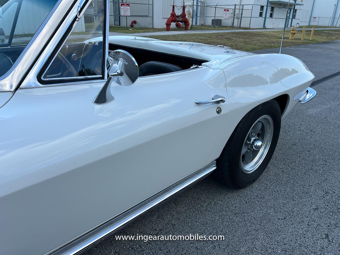 Chevrolet-Corvette-1964-convertible-30