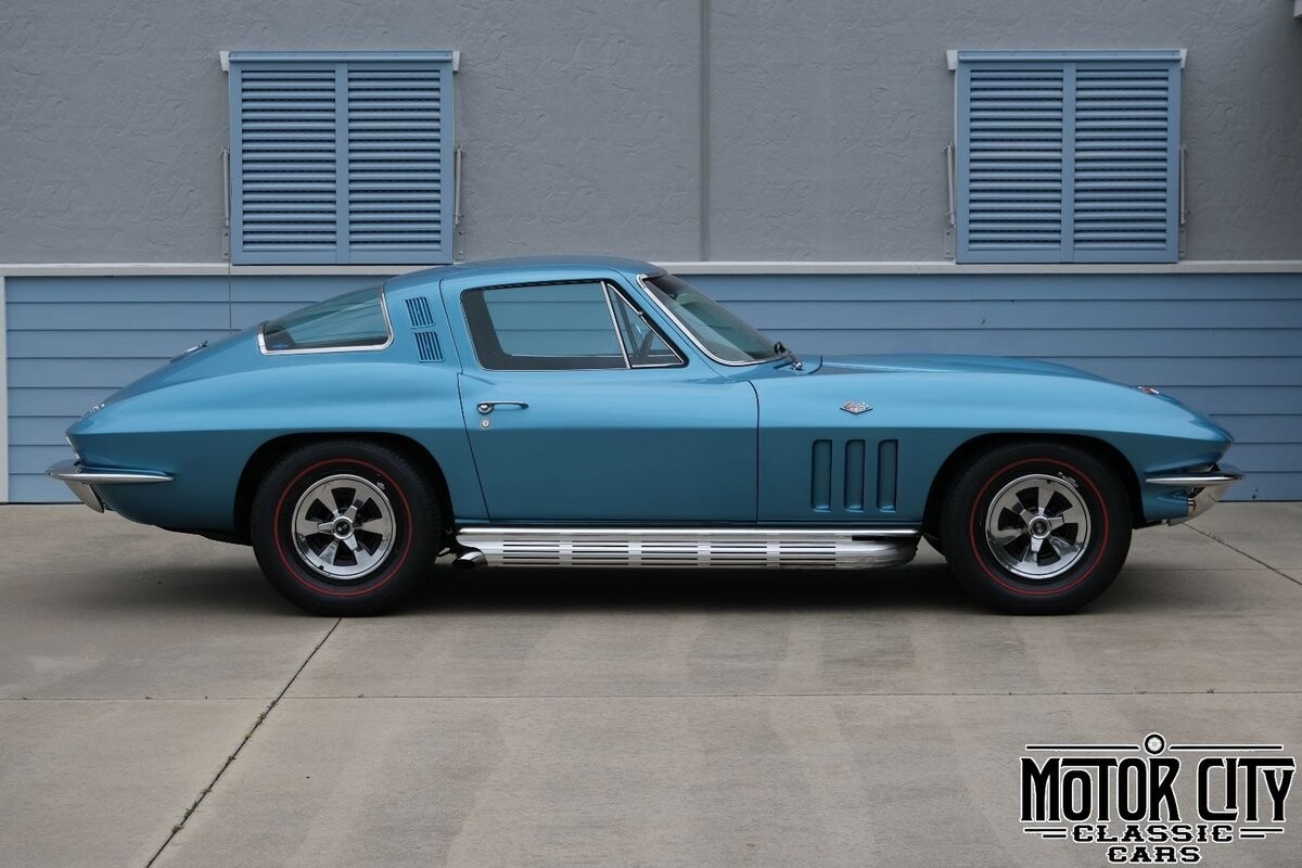 Chevrolet-Corvette-1965-1