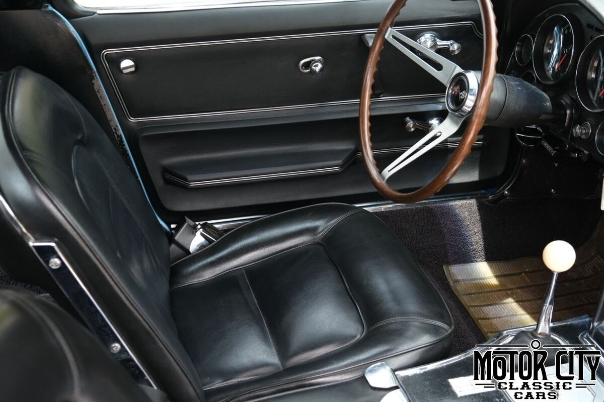 Chevrolet-Corvette-1965-21
