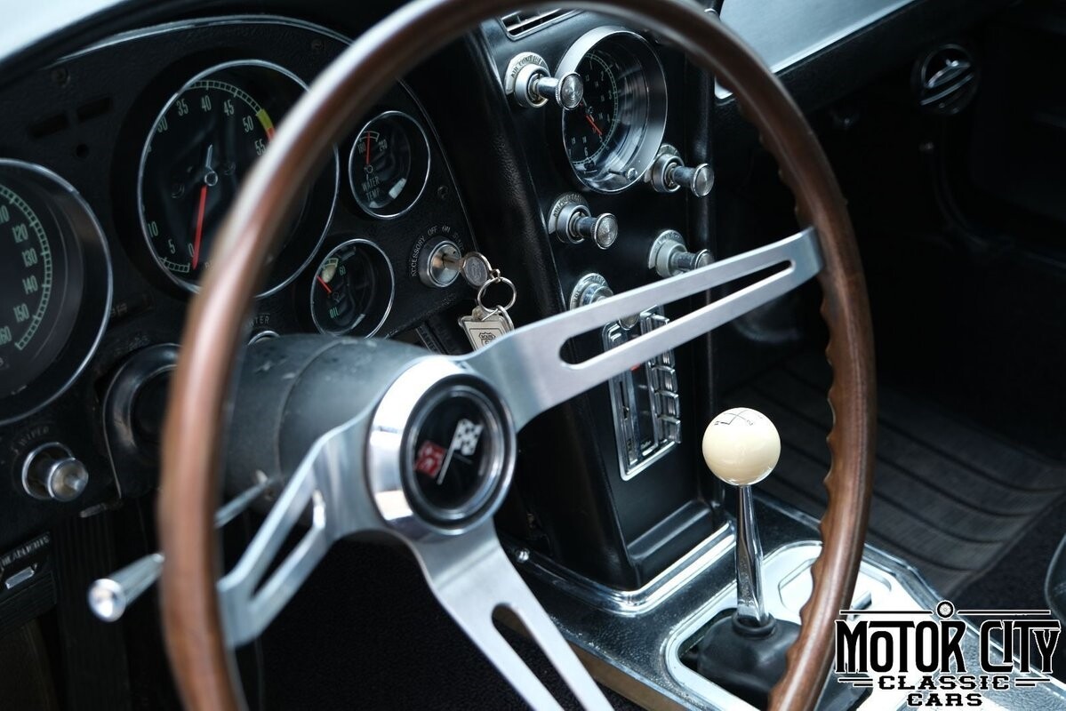 Chevrolet-Corvette-1965-26