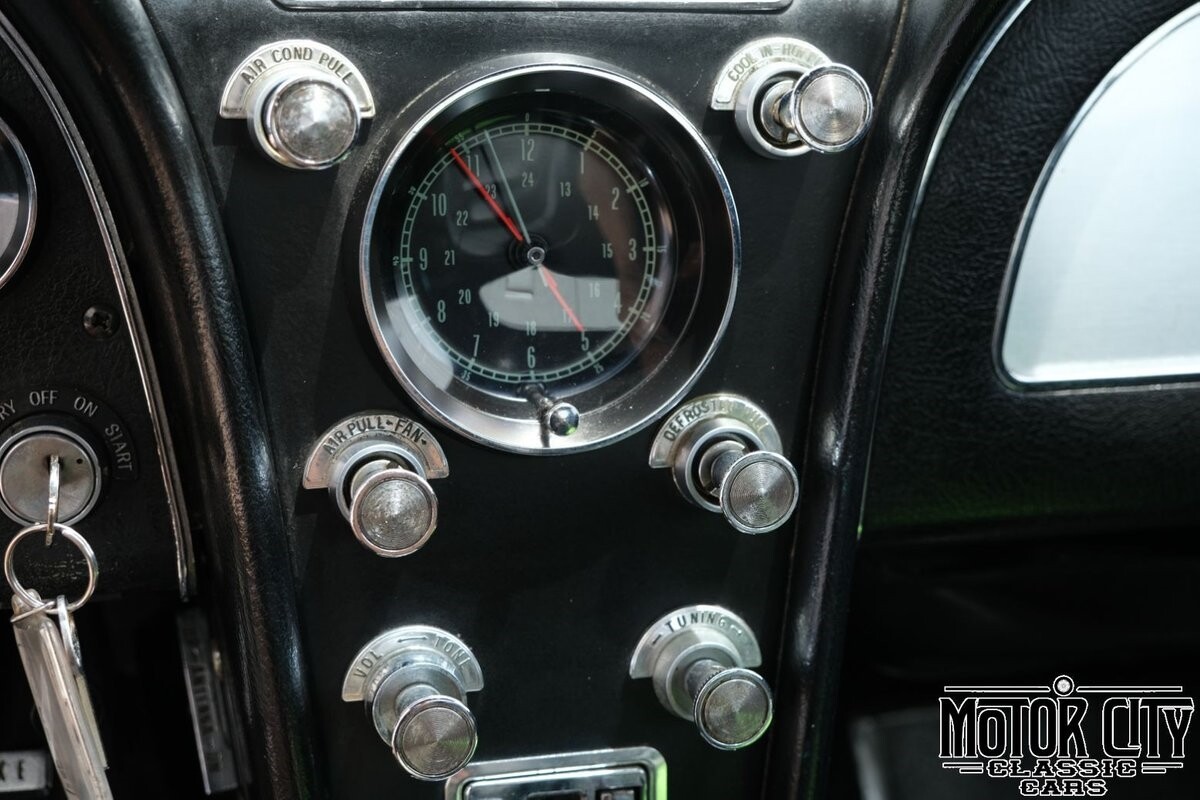Chevrolet-Corvette-1965-30