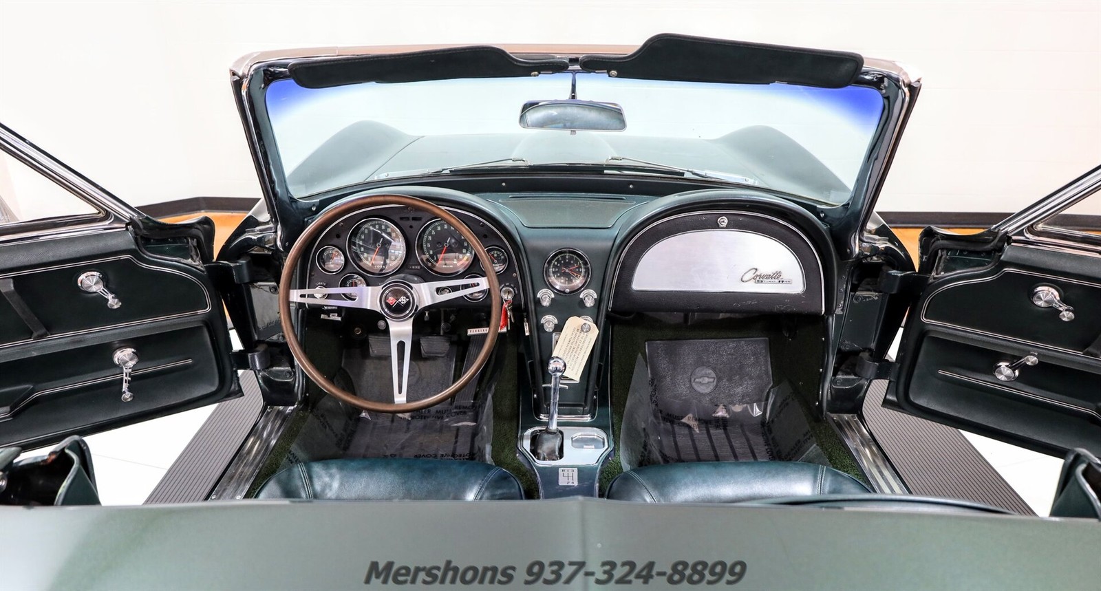 Chevrolet-Corvette-1965-Convertible-1