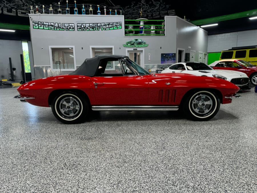 Chevrolet-Corvette-1965-Convertible-1