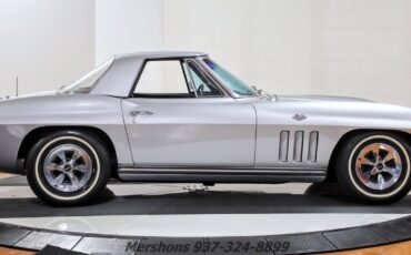 Chevrolet-Corvette-1965-Convertible-12