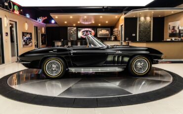 Chevrolet-Corvette-1965-Convertible-13