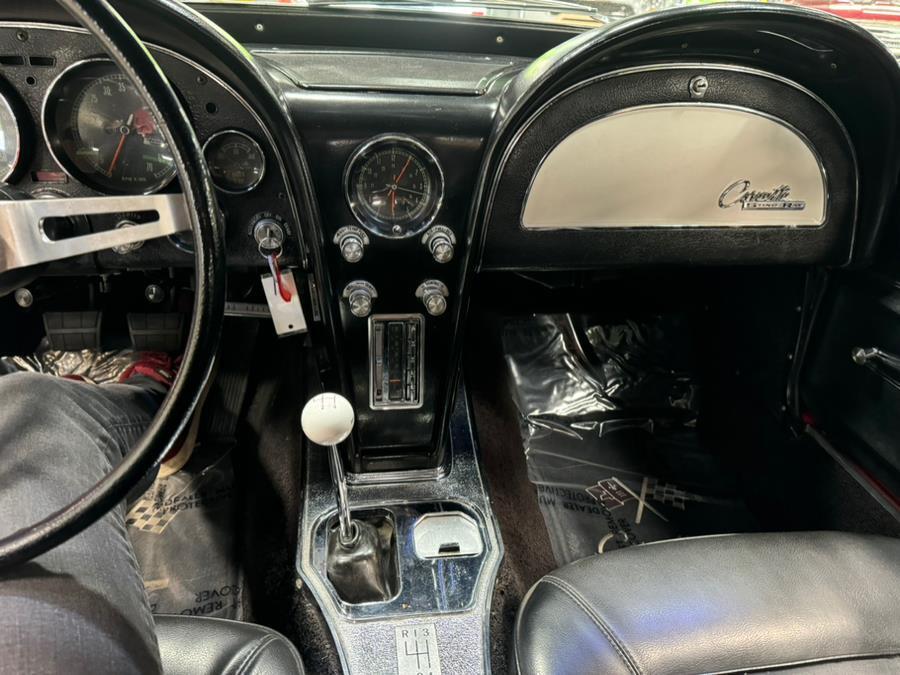 Chevrolet-Corvette-1965-Convertible-13