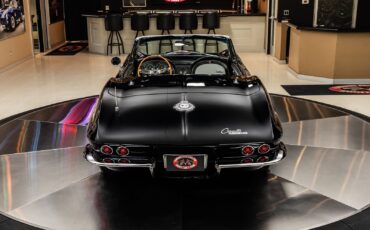 Chevrolet-Corvette-1965-Convertible-17