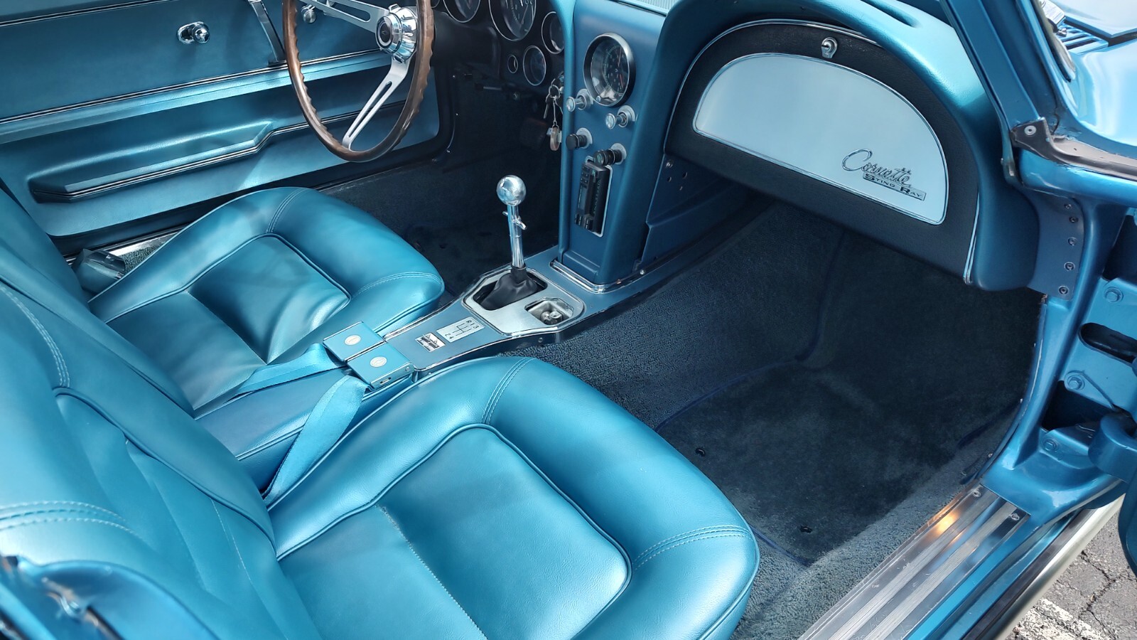 Chevrolet-Corvette-1965-Coupe-10