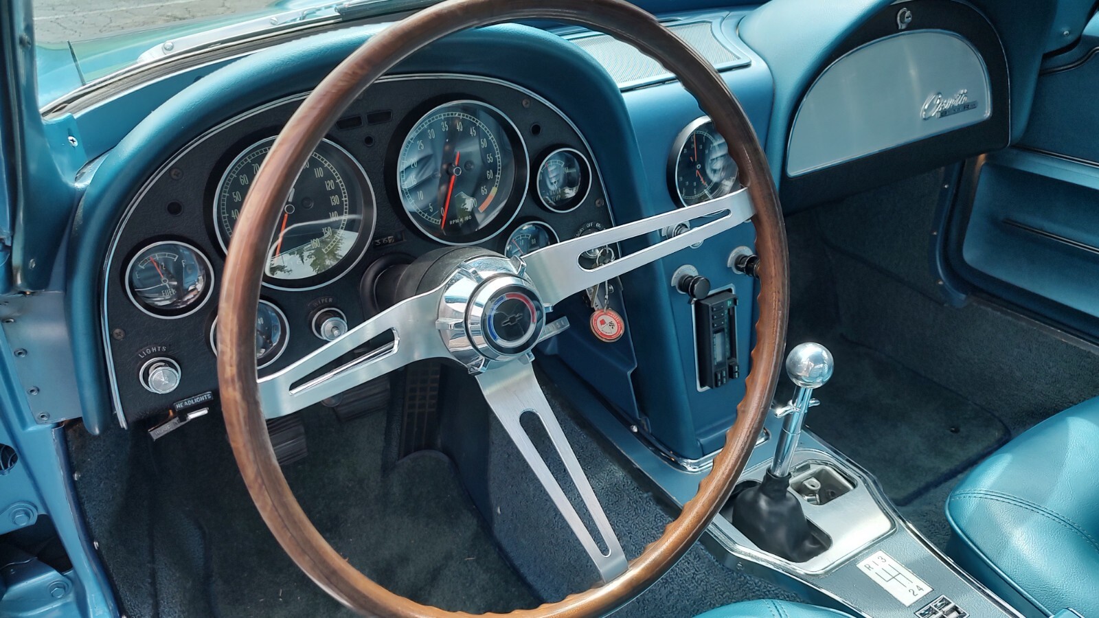 Chevrolet-Corvette-1965-Coupe-12