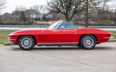 Chevrolet-Corvette-1966-Convertible-1