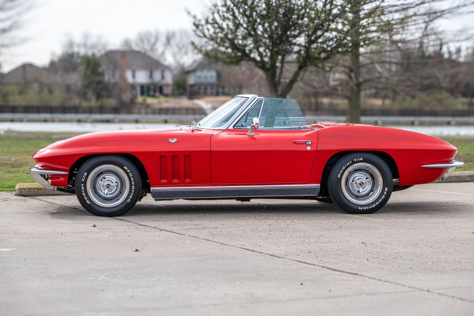 Chevrolet-Corvette-1966-Convertible-1