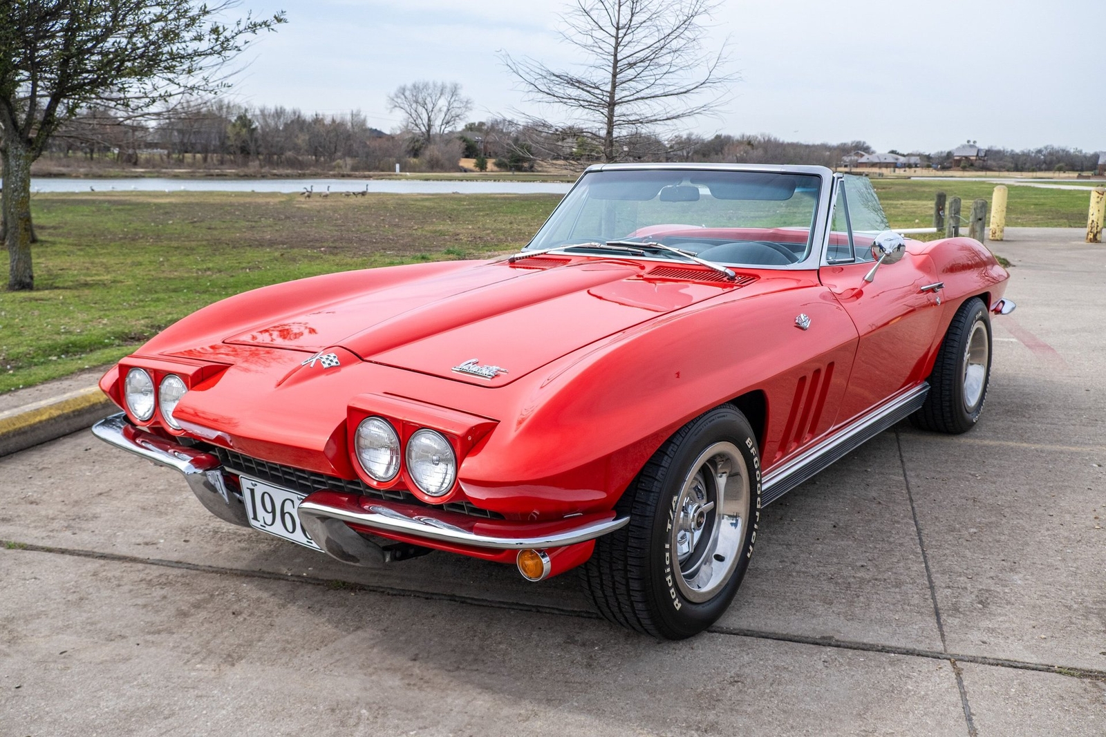 Chevrolet-Corvette-1966-Convertible-10
