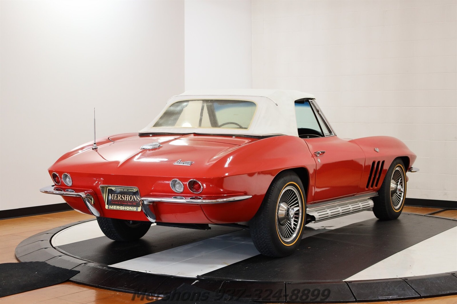 Chevrolet-Corvette-1966-Convertible-10