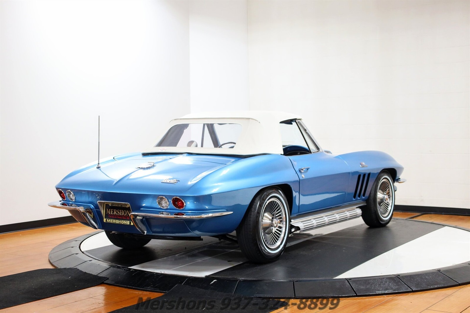 Chevrolet-Corvette-1966-Convertible-10