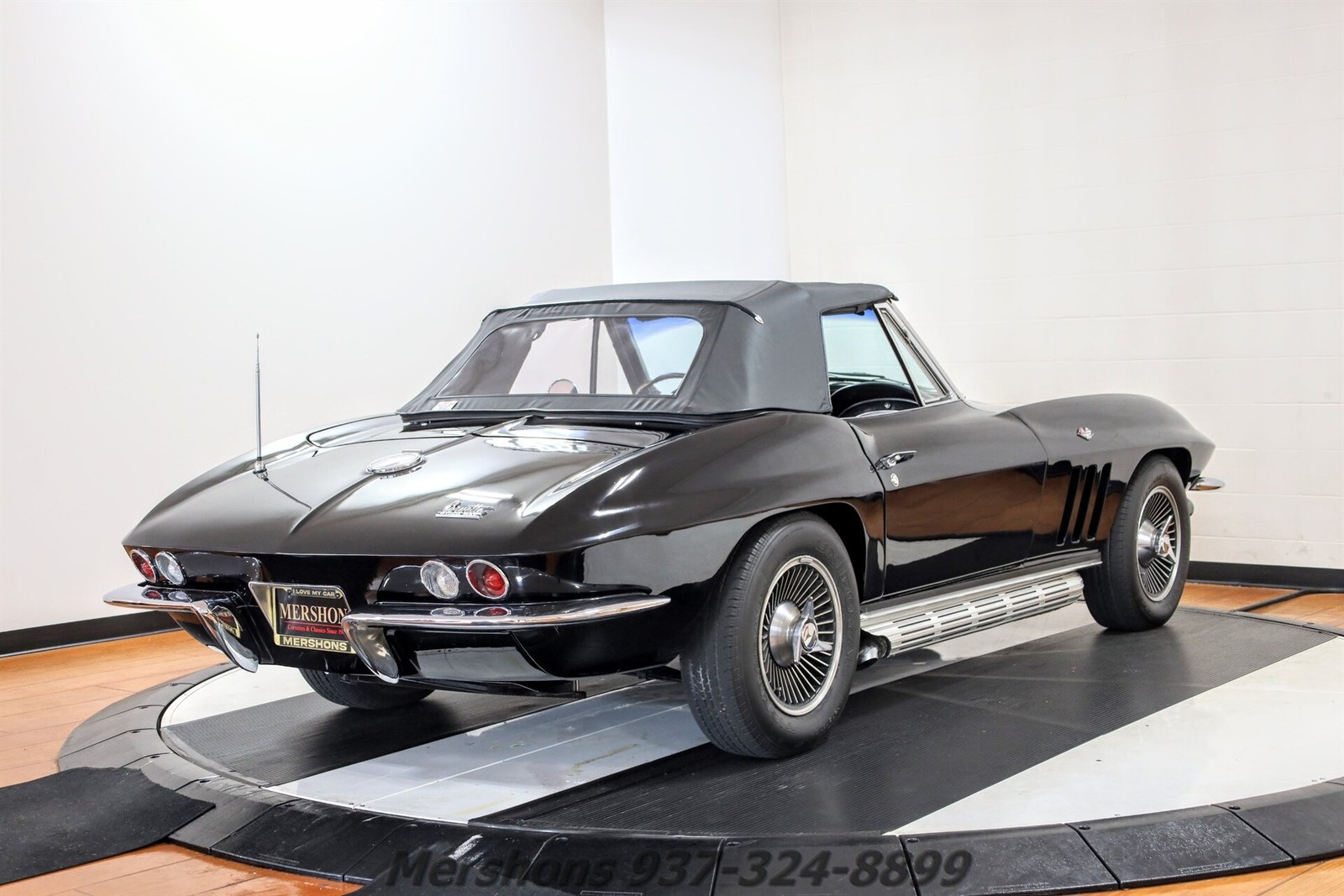 Chevrolet-Corvette-1966-Convertible-10