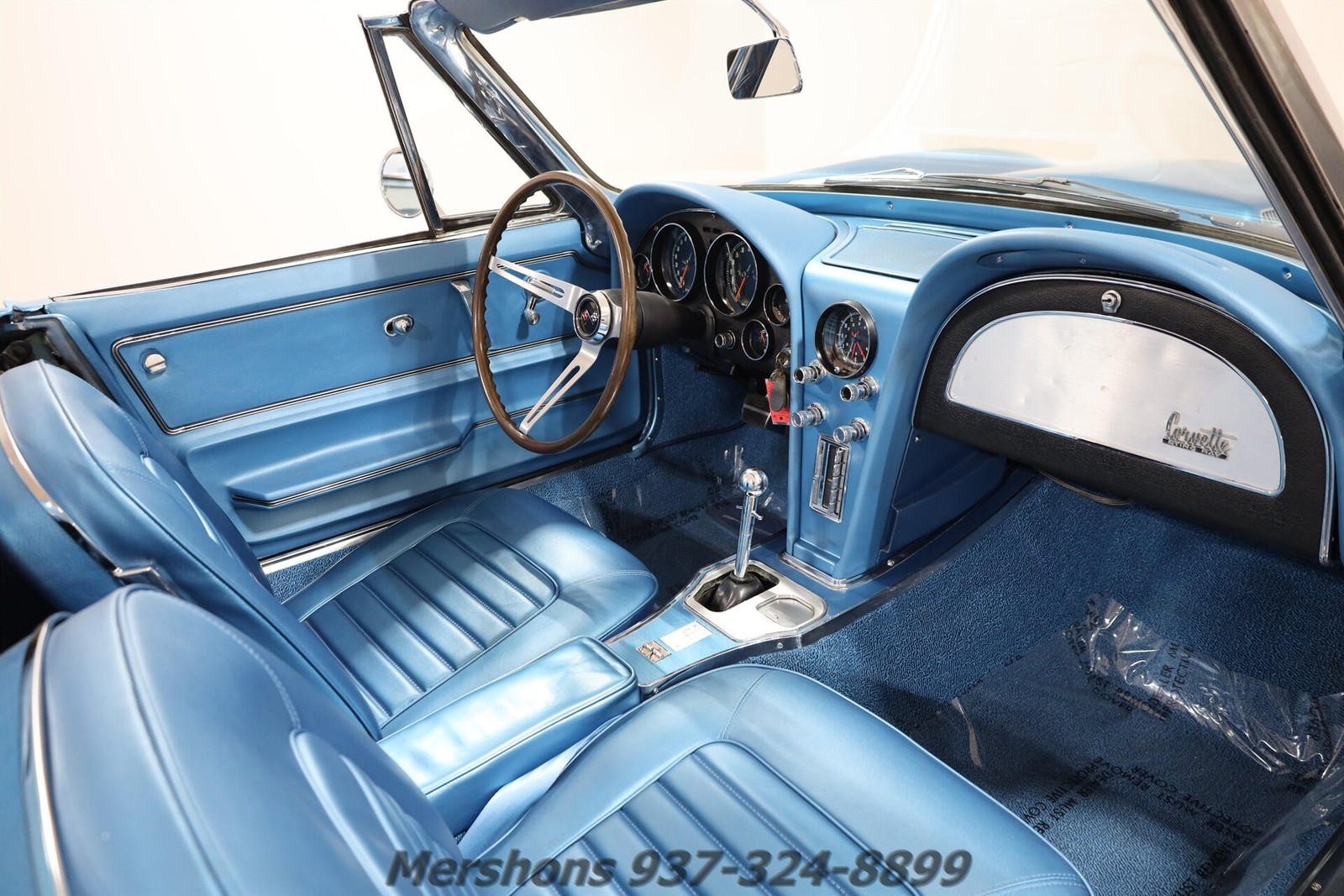 Chevrolet-Corvette-1966-Convertible-12