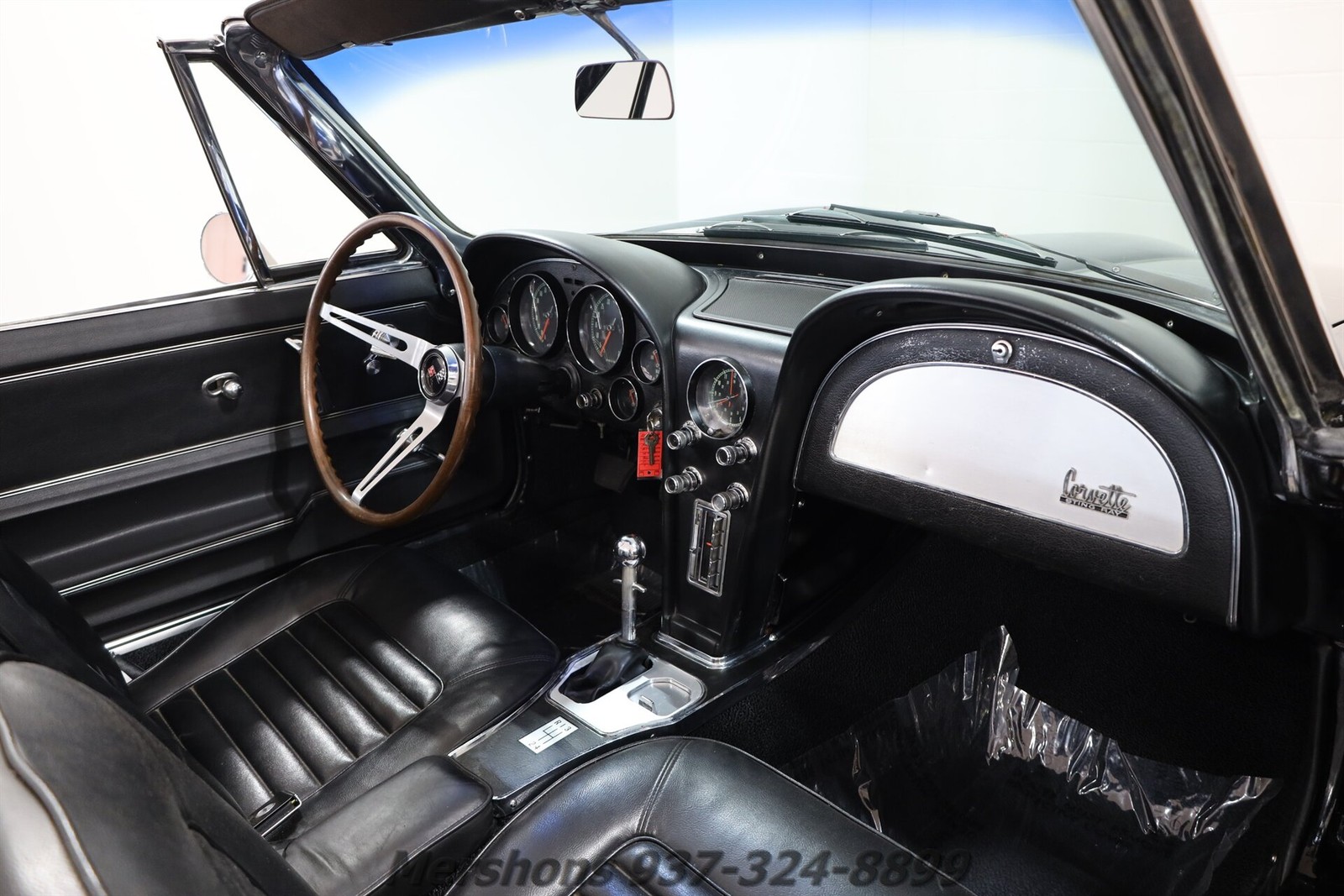 Chevrolet-Corvette-1966-Convertible-12