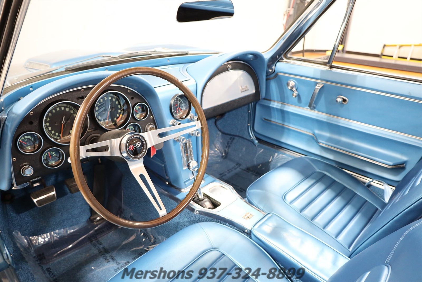 Chevrolet-Corvette-1966-Convertible-13