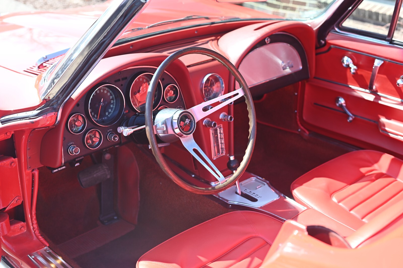 Chevrolet-Corvette-1966-Convertible-14