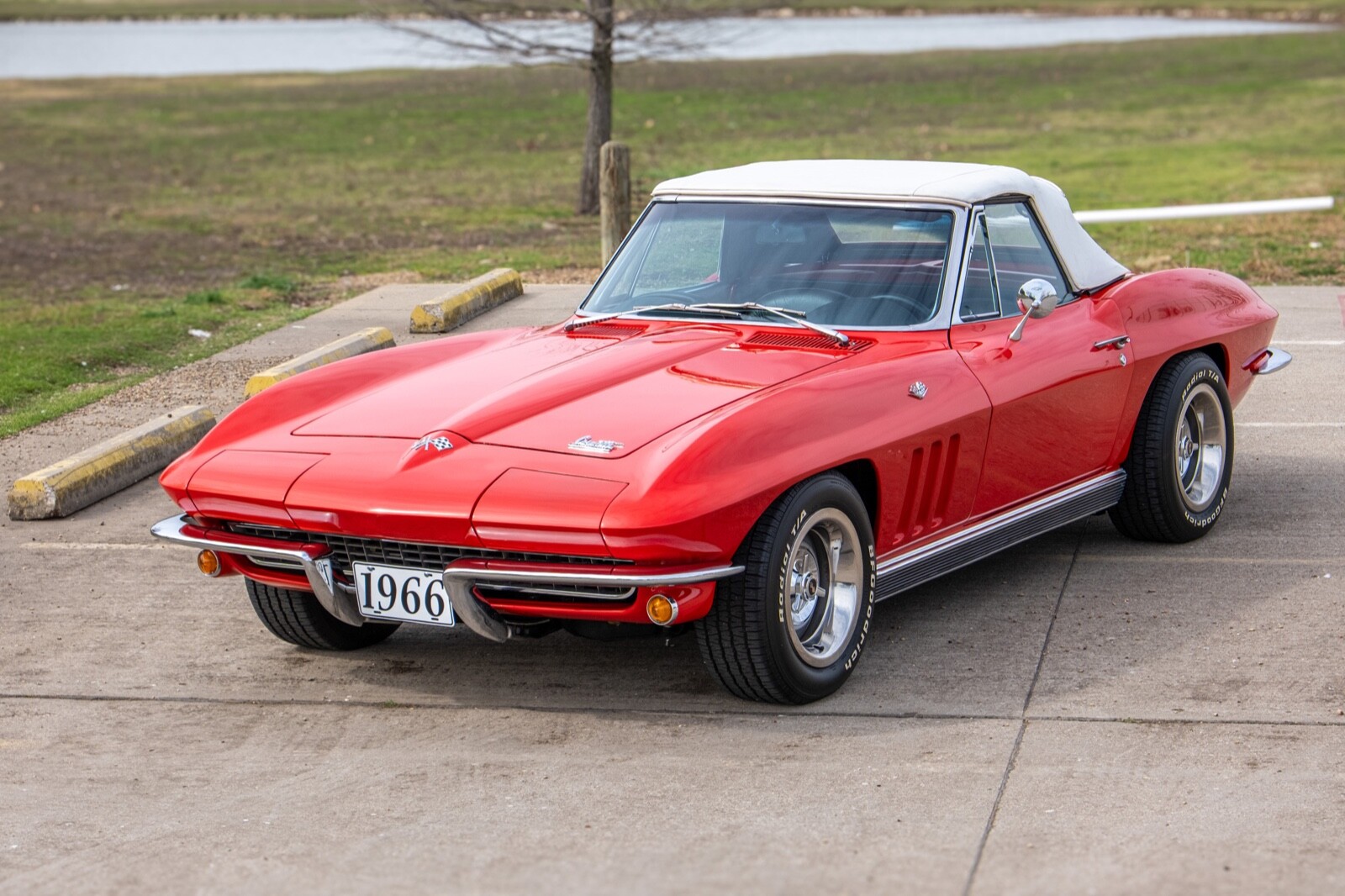 Chevrolet-Corvette-1966-Convertible-19