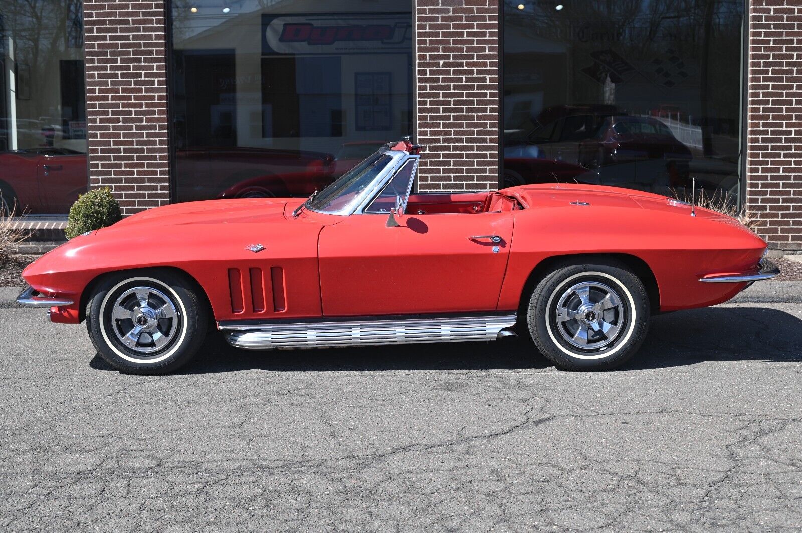Chevrolet-Corvette-1966-Convertible-2