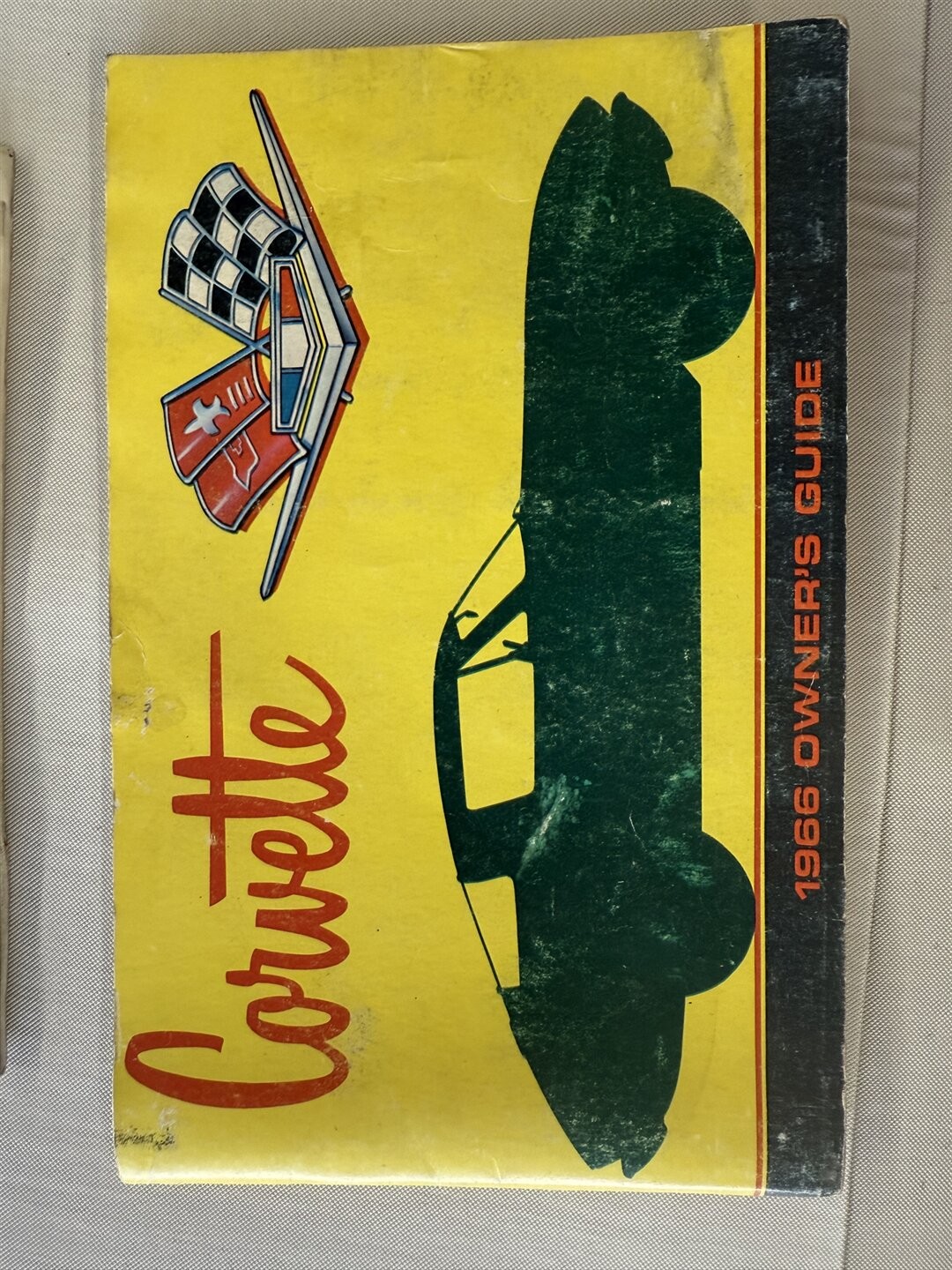 Chevrolet-Corvette-1966-Convertible-21