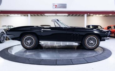 Chevrolet-Corvette-1966-Convertible-3