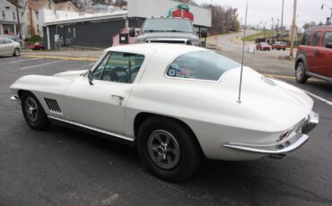 Chevrolet-Corvette-1966-Coupe-10