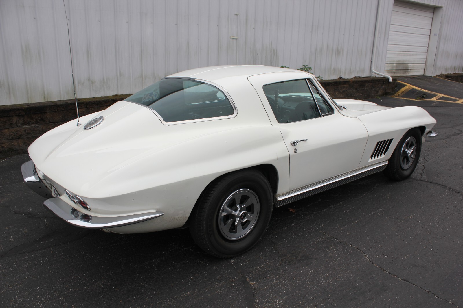 Chevrolet-Corvette-1966-Coupe-11