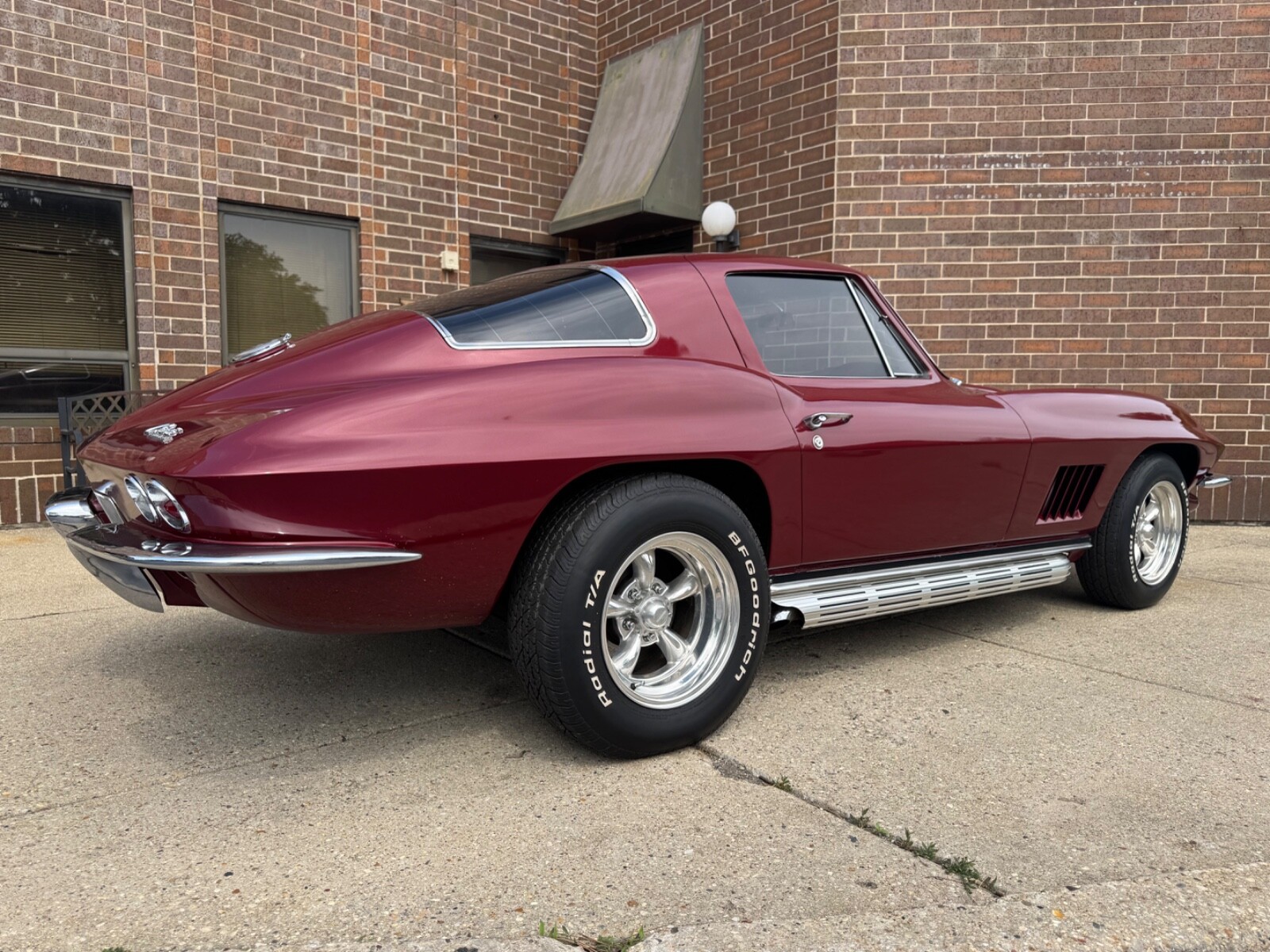 Chevrolet-Corvette-1966-Coupe-11