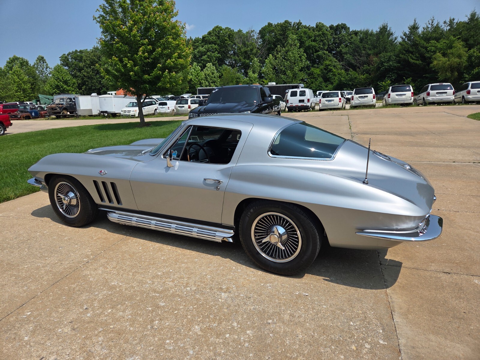 Chevrolet-Corvette-1966-Coupe-11