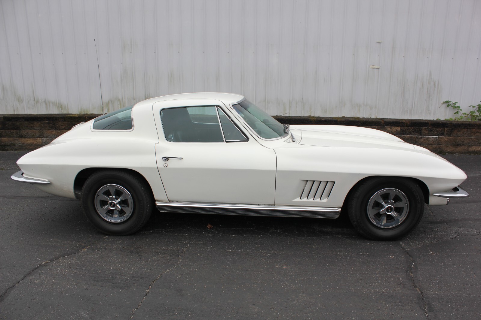 Chevrolet-Corvette-1966-Coupe-12