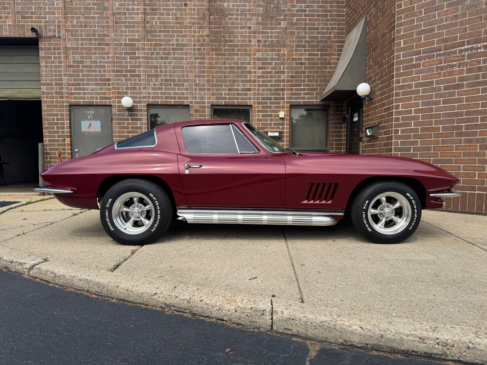Chevrolet-Corvette-1966-Coupe-12