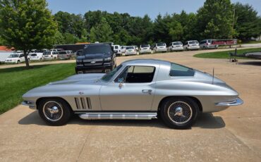 Chevrolet-Corvette-1966-Coupe-12