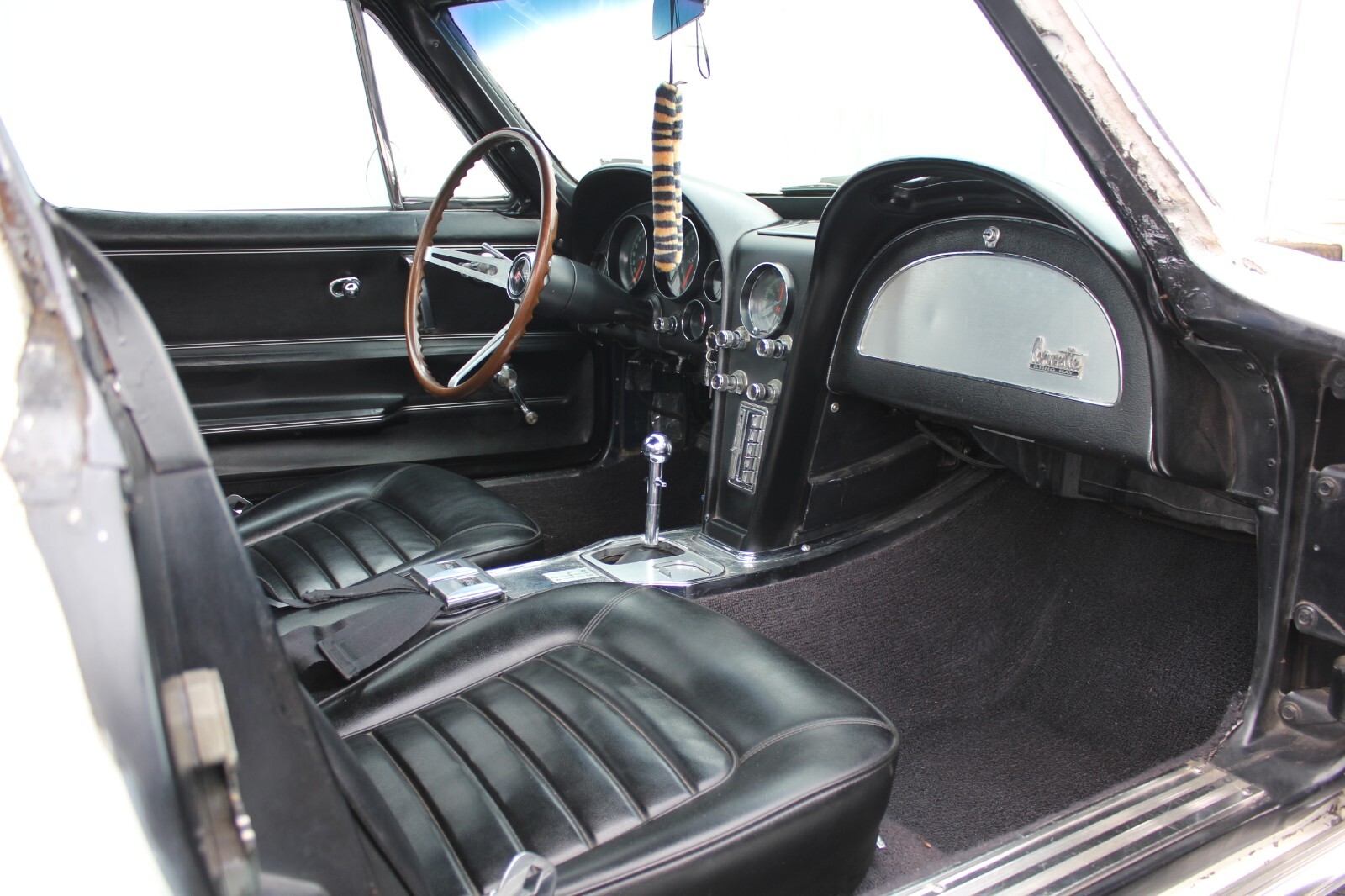 Chevrolet-Corvette-1966-Coupe-13