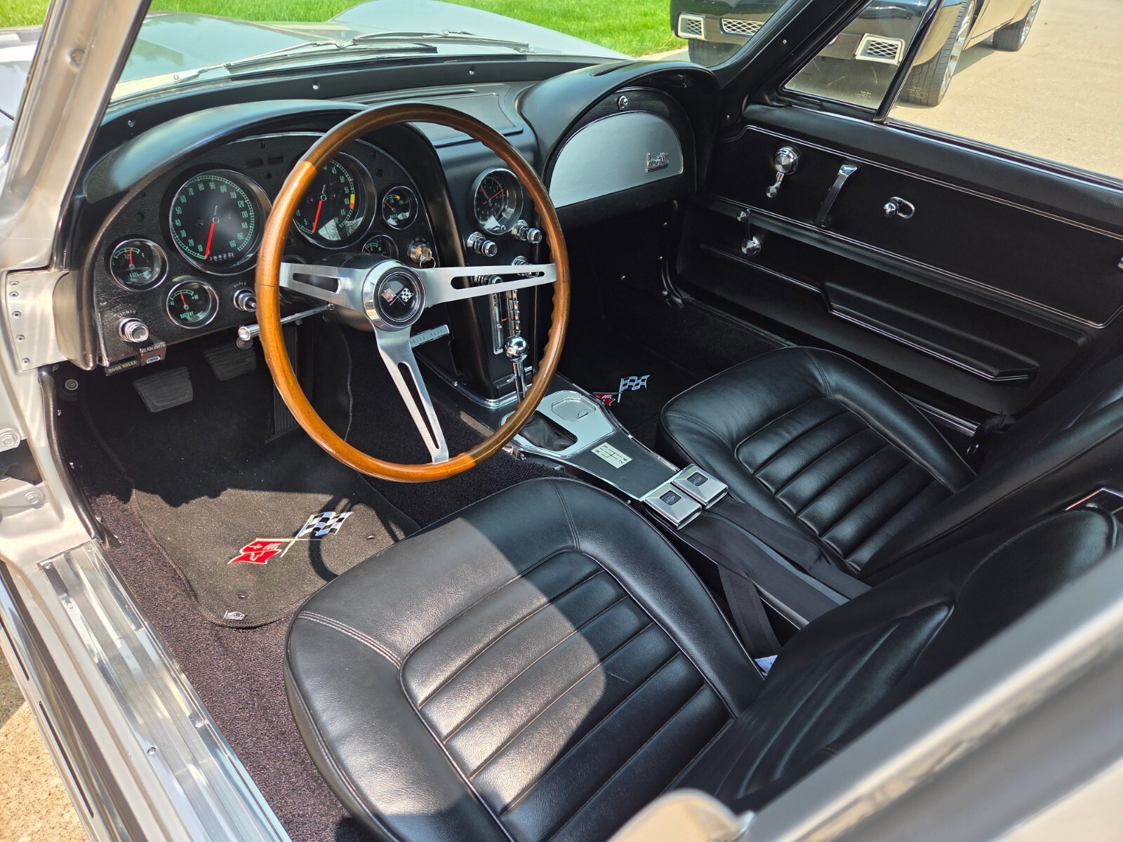 Chevrolet-Corvette-1966-Coupe-14