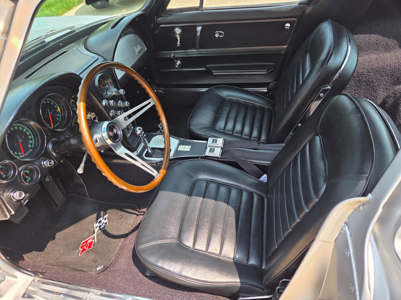 Chevrolet-Corvette-1966-Coupe-15
