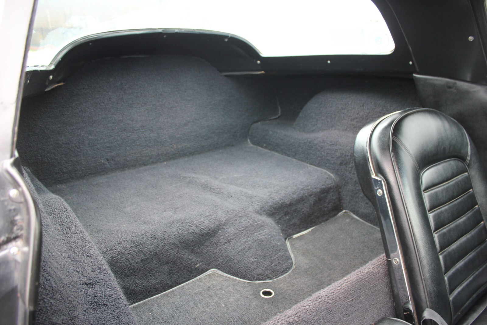 Chevrolet-Corvette-1966-Coupe-16