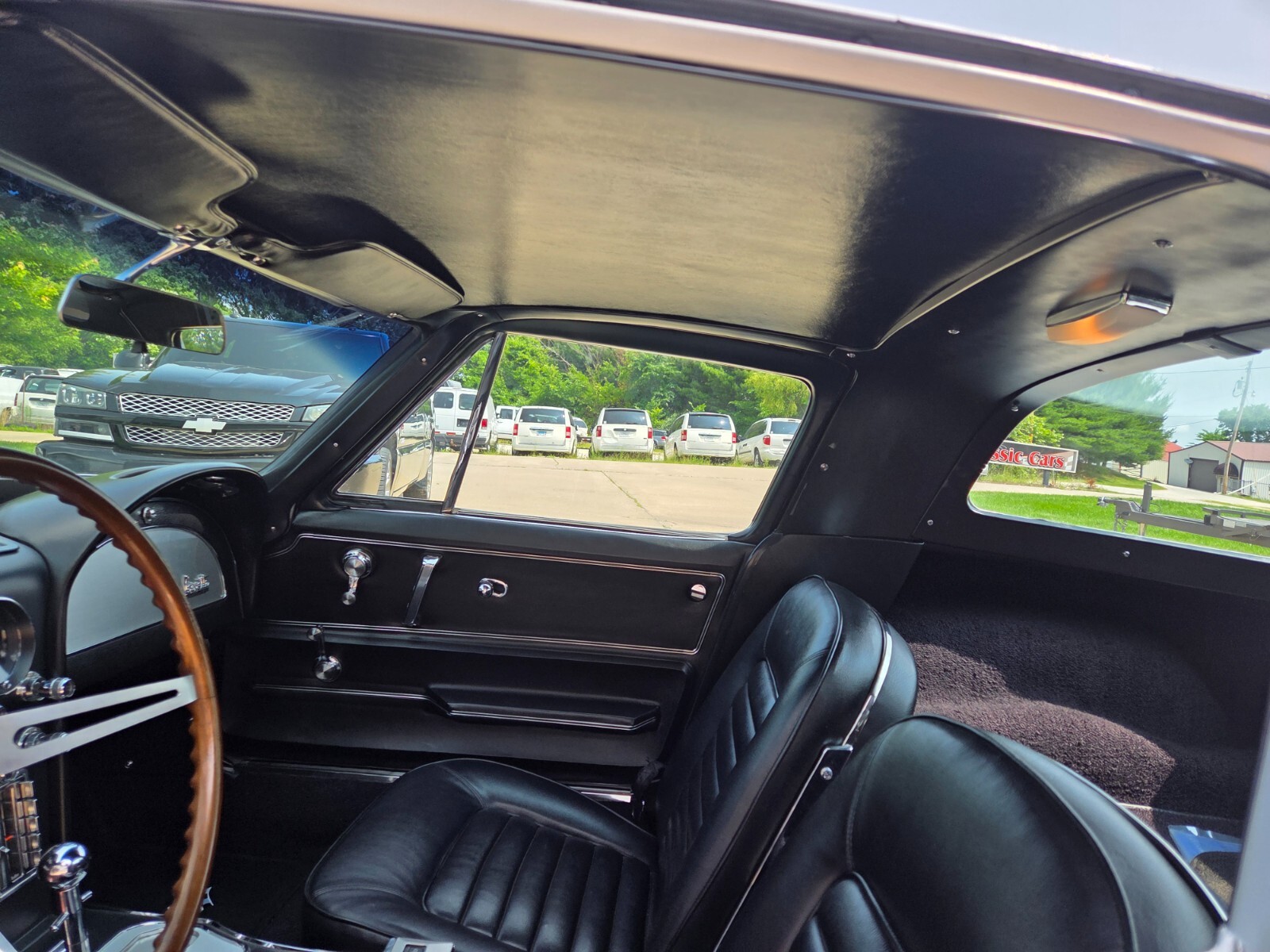 Chevrolet-Corvette-1966-Coupe-16