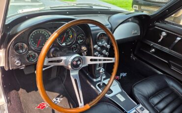 Chevrolet-Corvette-1966-Coupe-17