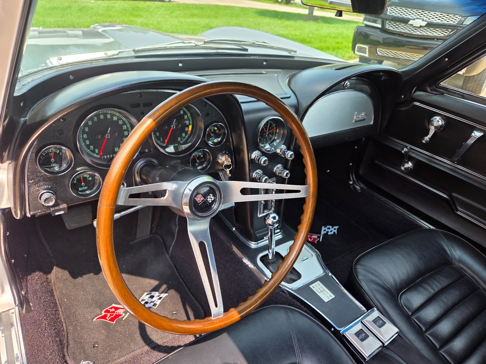 Chevrolet-Corvette-1966-Coupe-17