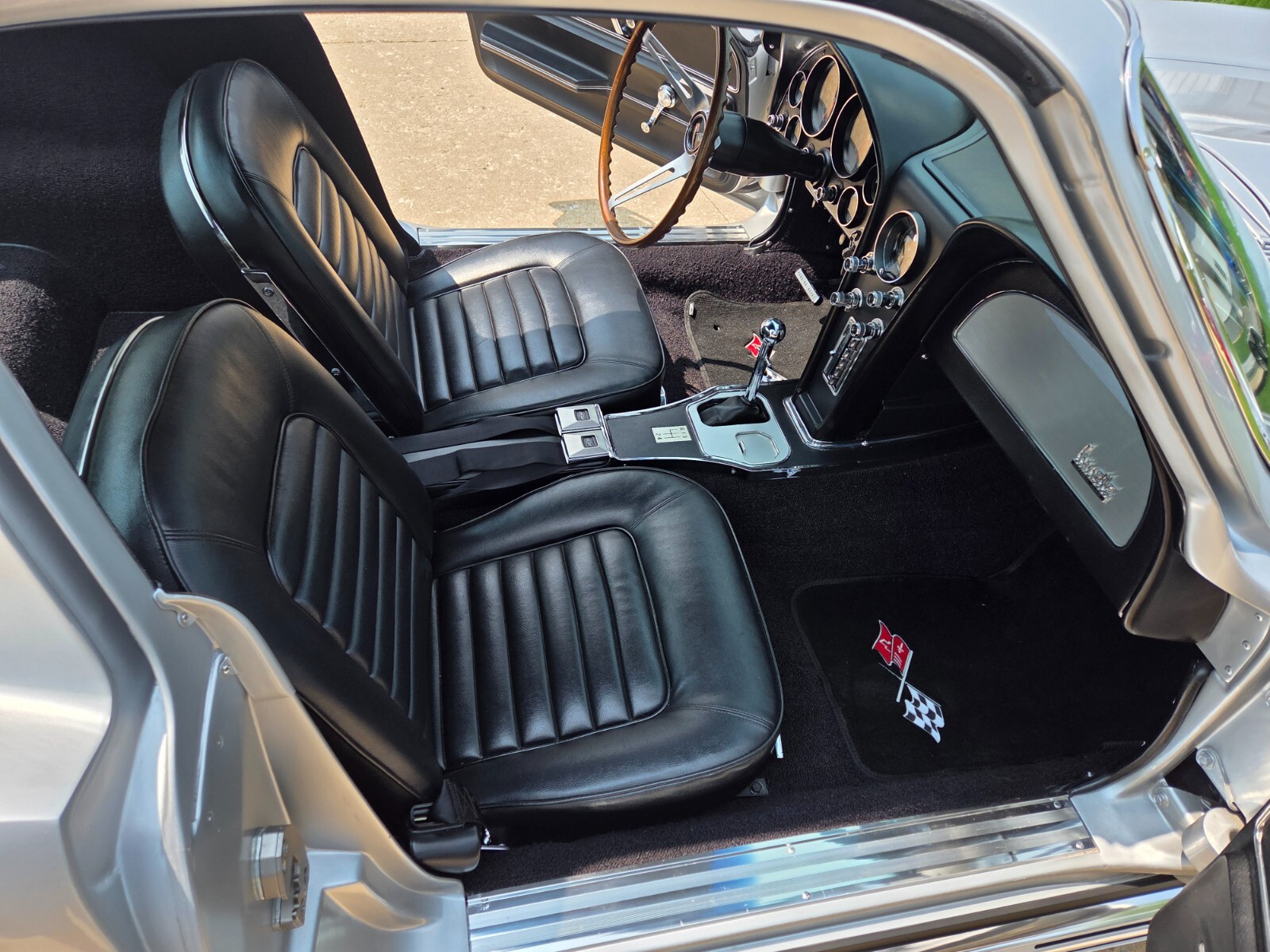 Chevrolet-Corvette-1966-Coupe-18