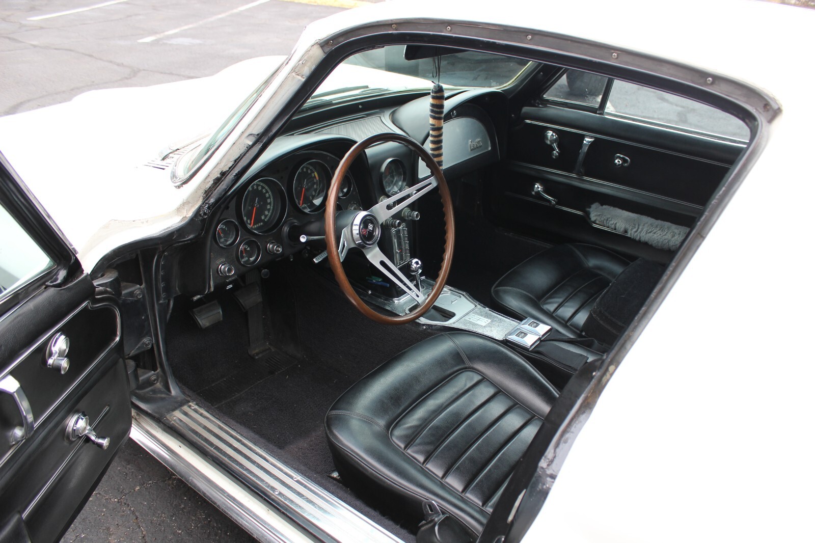 Chevrolet-Corvette-1966-Coupe-19