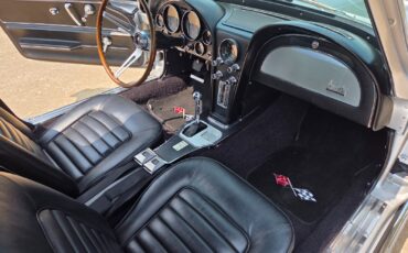 Chevrolet-Corvette-1966-Coupe-19