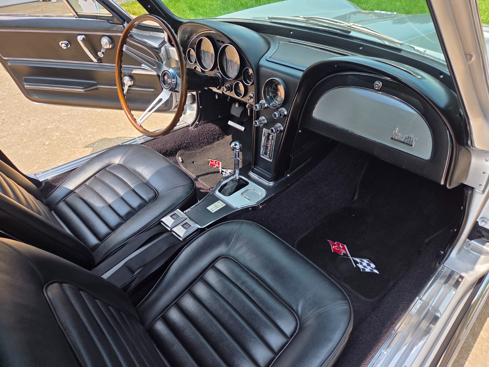 Chevrolet-Corvette-1966-Coupe-19